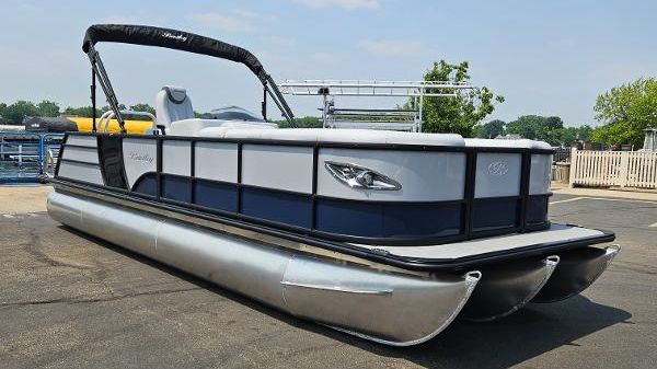Bentley Pontoons 253 ELITE SWINGBACK BENCH 