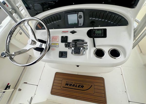 Boston-whaler 320-OUTRAGE image