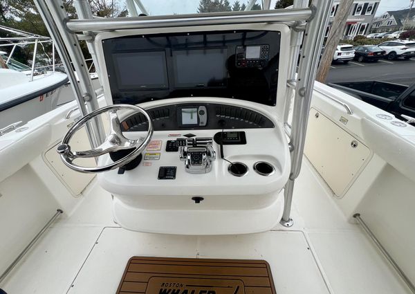 Boston-whaler 320-OUTRAGE image