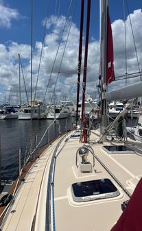 Island Packet 440 image