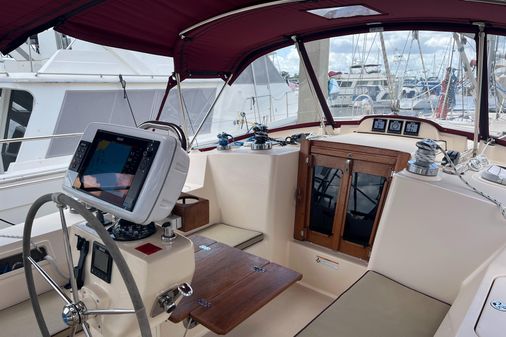 Island Packet 440 image