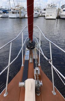 Island Packet 440 image
