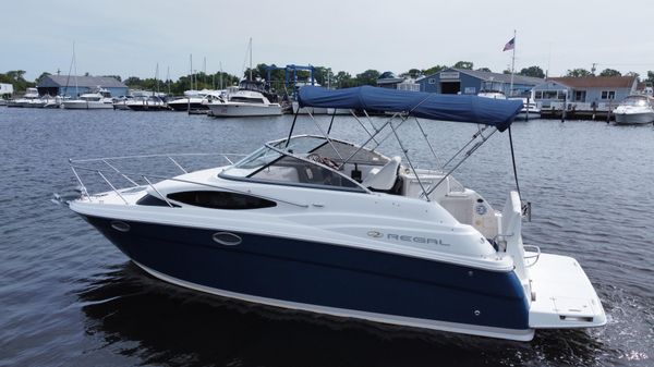 Regal 2565 Express Cruiser 