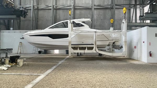Cruisers Yachts 42 GLS OB