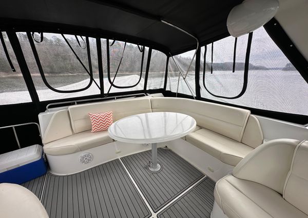 Carver 570 Voyager Pilothouse image