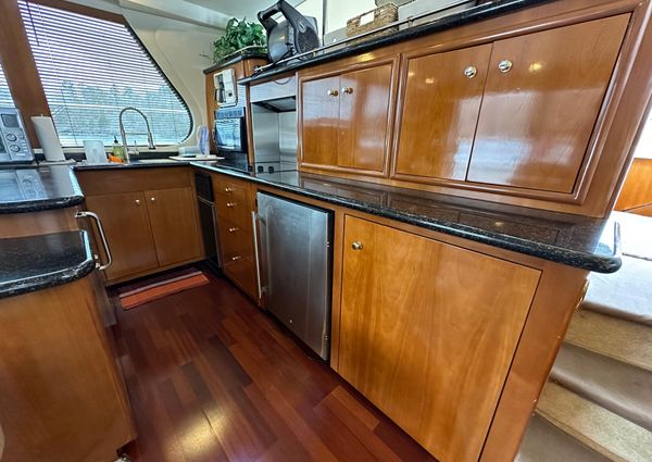 Carver 570 Voyager Pilothouse image