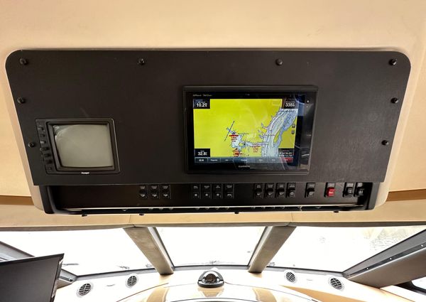 Carver 570 Voyager Pilothouse image