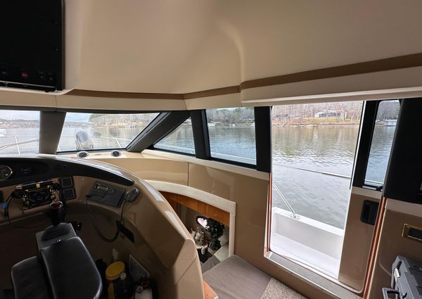 Carver 570 Voyager Pilothouse image