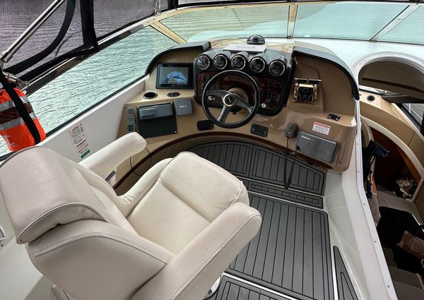 Carver 570 Voyager Pilothouse image