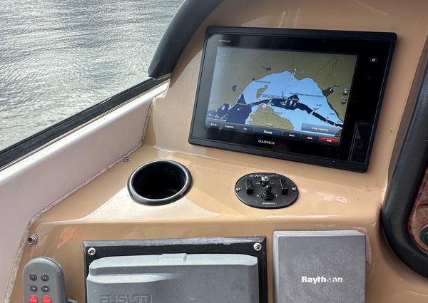 Carver 570 Voyager Pilothouse image