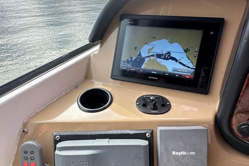 Carver 570 Voyager Pilothouse image