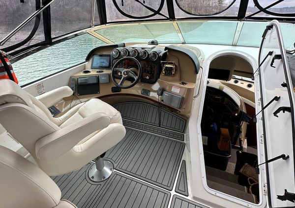 Carver 570 Voyager Pilothouse image