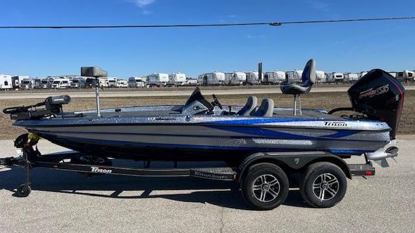 Triton 19 TrX Patriot