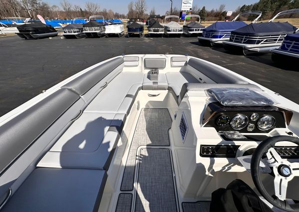 Bayliner DECKBOAT-DX-2000 image