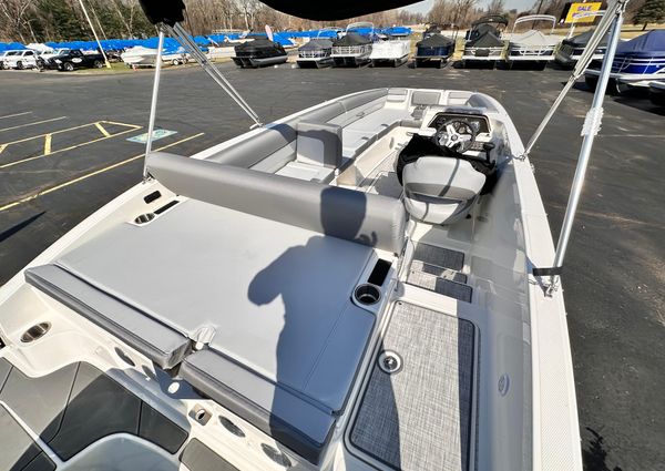 Bayliner DECKBOAT-DX-2000 image