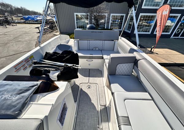 Bayliner DECKBOAT-DX-2000 image