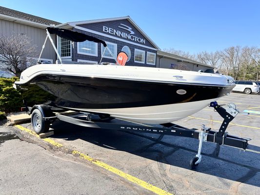 Bayliner DECKBOAT-DX-2000 - main image