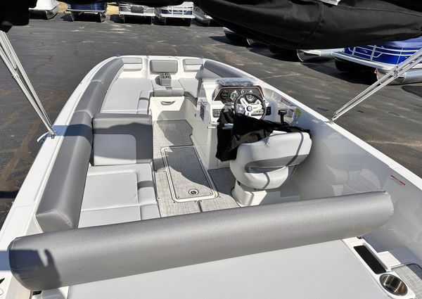 Bayliner DECKBOAT-DX-2000 image