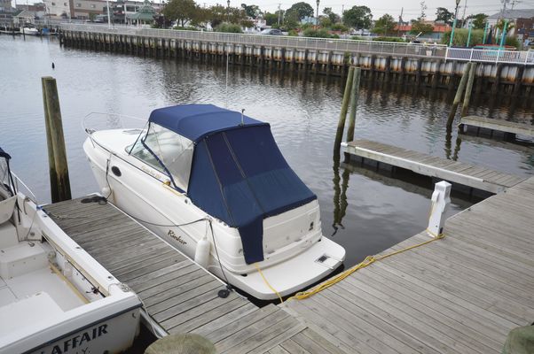 Rinker 250 Express Cruiser - main image