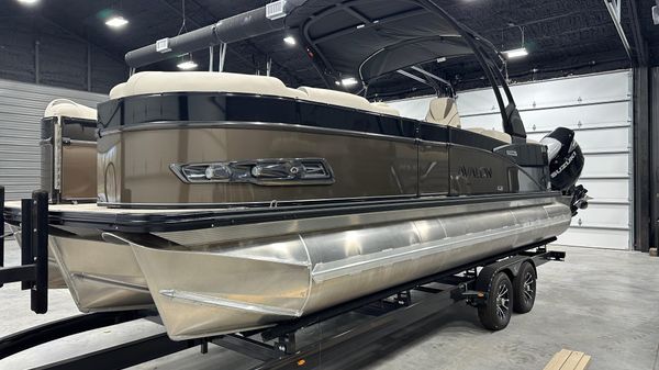 Avalon 2385 Catalina Platinum Edition Twin Engine 