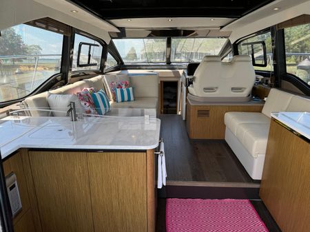 Sea Ray Sundancer 460 image