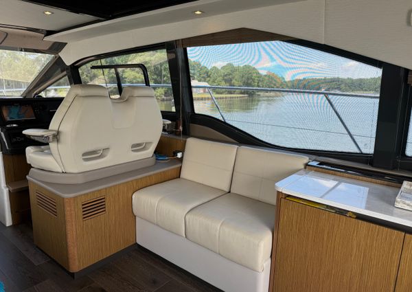 Sea Ray Sundancer 460 image