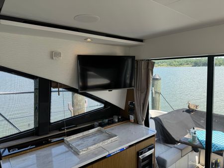 Sea Ray Sundancer 460 image