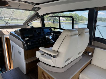 Sea Ray Sundancer 460 image