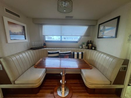 Hatteras 70 Cockpit Motor Yacht image