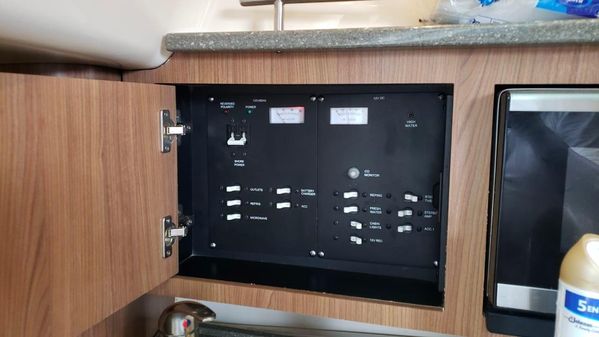 Boston Whaler 285 Conquest image