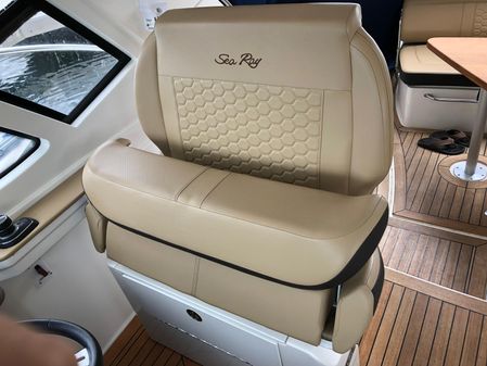 Sea Ray 350 Sundancer Coupe image