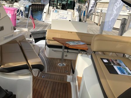 Sea Ray 350 Sundancer Coupe image