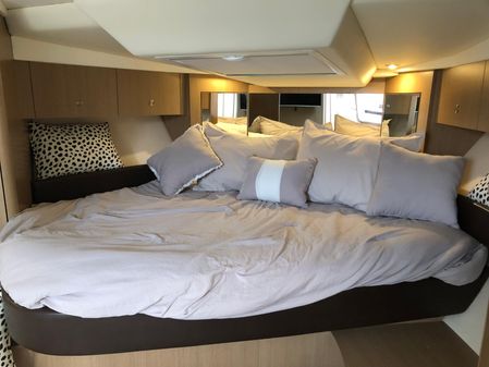 Sea Ray 350 Sundancer Coupe image