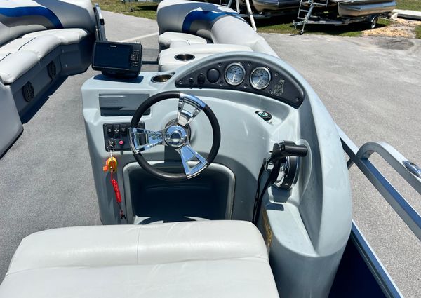 Bentley-pontoons ENCORE-BENTLEY-240CRS image