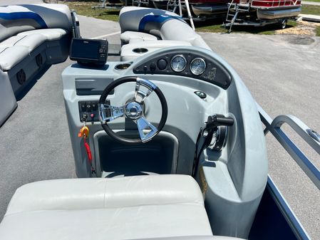 Bentley-pontoons ENCORE-BENTLEY-240CRS image