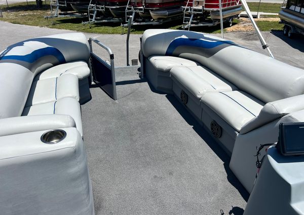 Bentley-pontoons ENCORE-BENTLEY-240CRS image