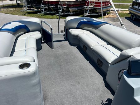 Bentley-pontoons ENCORE-BENTLEY-240CRS image