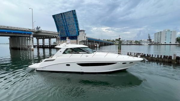 Sea Ray 450 Sundancer 