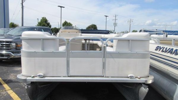 Sylvan 818 Elite Cruise