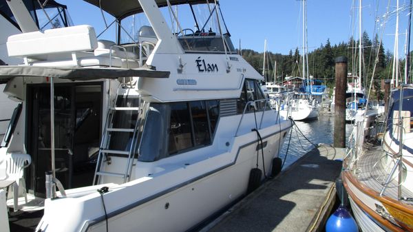 Carver 370 Voyager