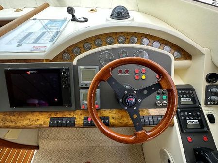 Fairline SQUADRON image