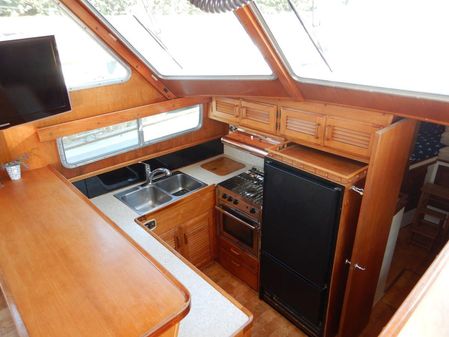 Tollycraft 48 Cockpit Motor Yacht image