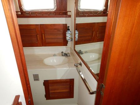 Tollycraft 48 Cockpit Motor Yacht image