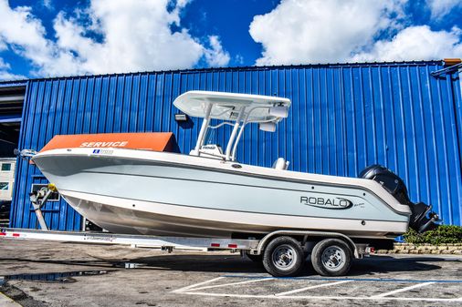 Robalo R242-EXPLORER image