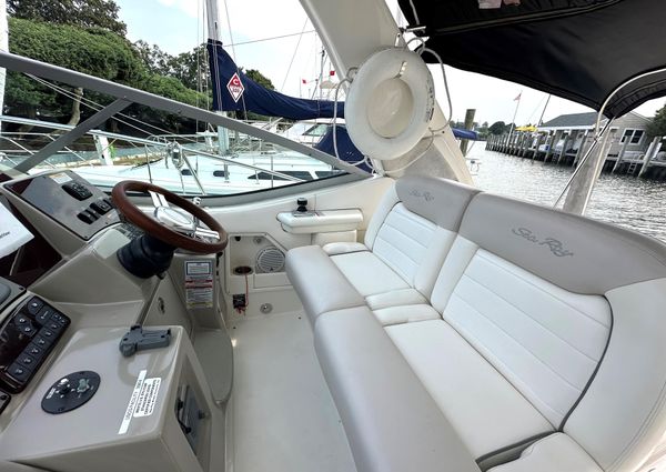 Sea Ray 350 Sundancer image