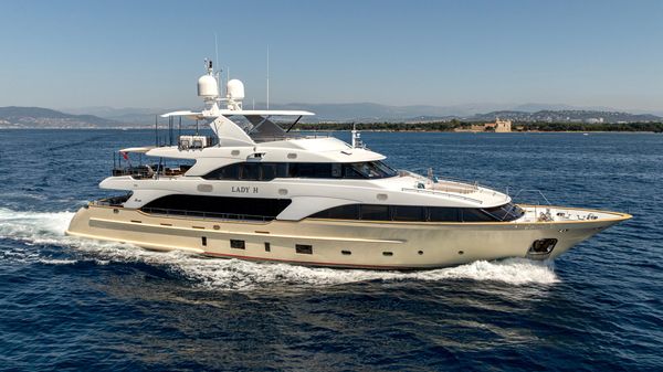 Benetti Classic 121