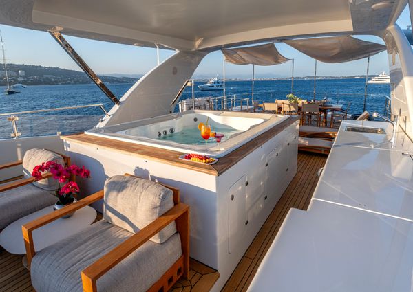 Benetti Classic 121 image