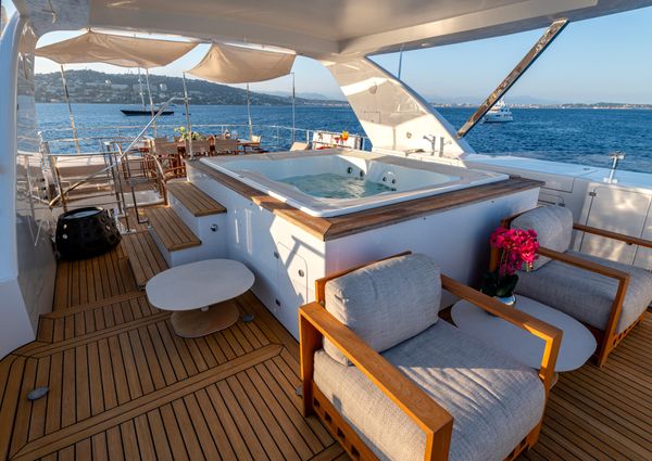 Benetti Classic 121 image