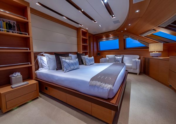 Benetti Classic 121 image