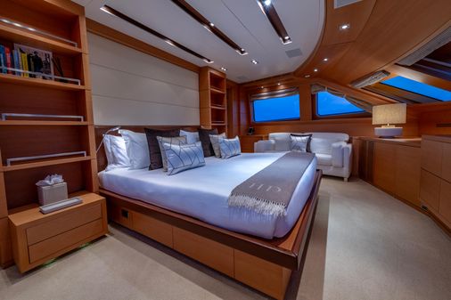 Benetti Classic 121 image